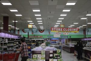 "Store closing" banner displays a discount for all remaining groceries / Photo by Cathy Wu and Emily Chen